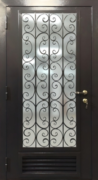 Дверь с остеклением, ковкой и вентиляцией Дверь с остеклением, ковкой и вентиляцией
