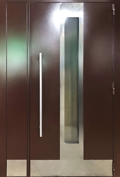 Подъездная остеклённая дверь с отбойником Подъездная остеклённая дверь с отбойником