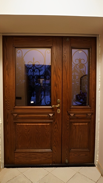 Стальные двери с отделкой массивом дерева Стальные двери с отделкой массивом дерева