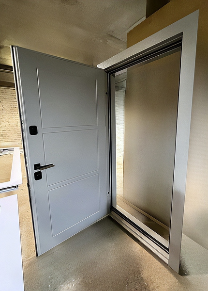 Стальная однопольная дверь Стальная однопольная дверь